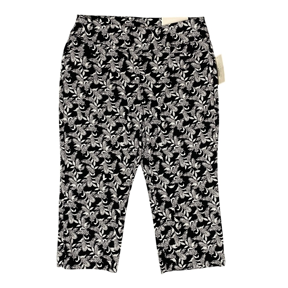 Black & White Leaf-Print Cropped Pants
